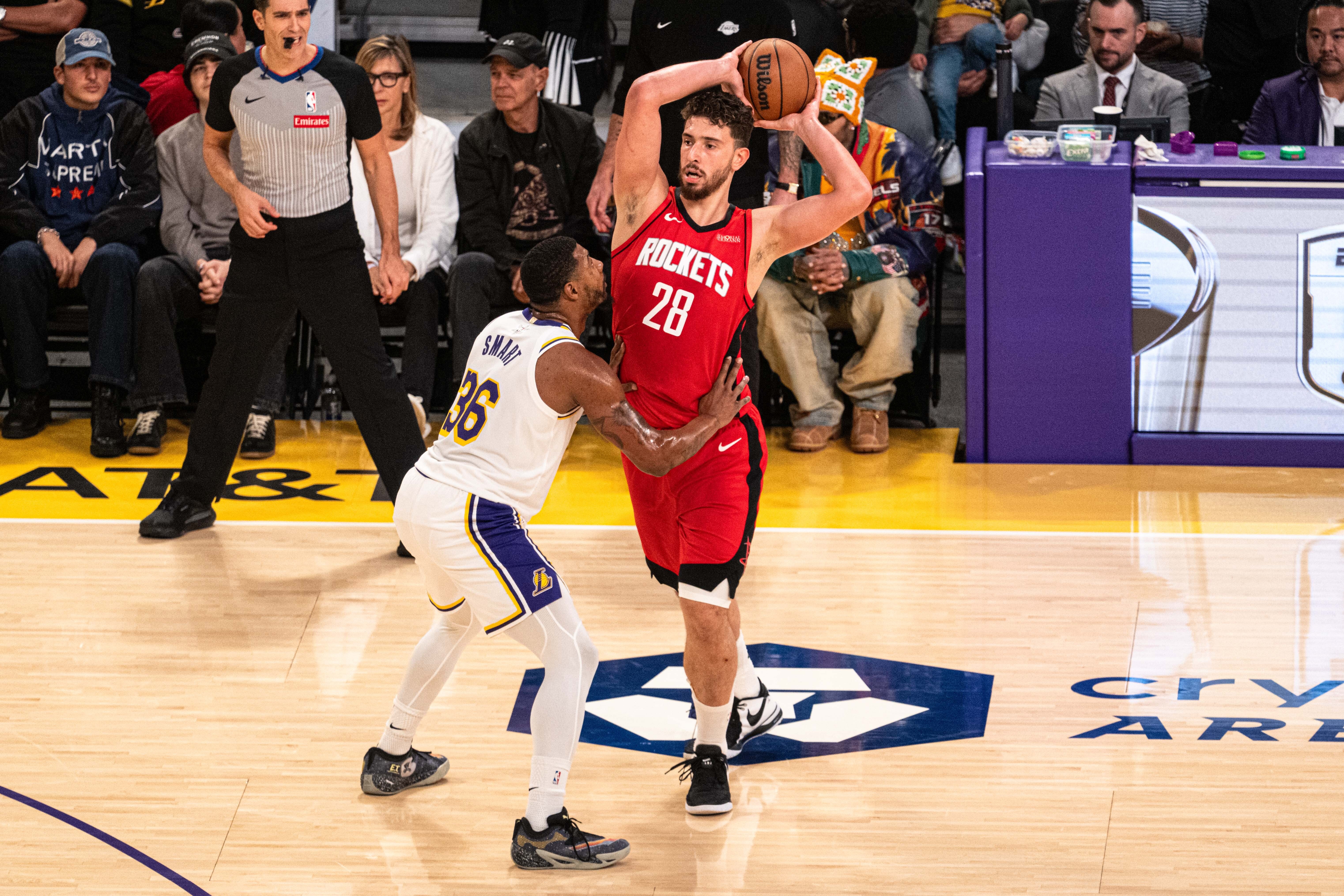 爱游戏app下载-火箭首轮最想碰谁？匿名球探：当然是湖人 即使东里没伤也是湖人