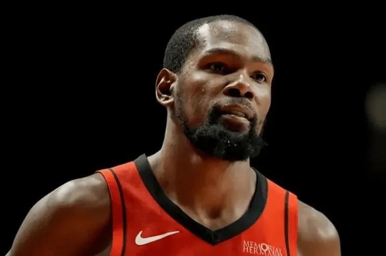 爱游戏官方网站-火箭111-104战胜活塞 球员评价：3人优秀，4人良好，泰特崩盘