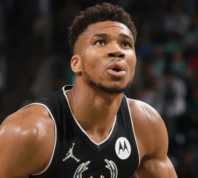 字母：这赛季我们打得太差了，是否会被交易由球队决定