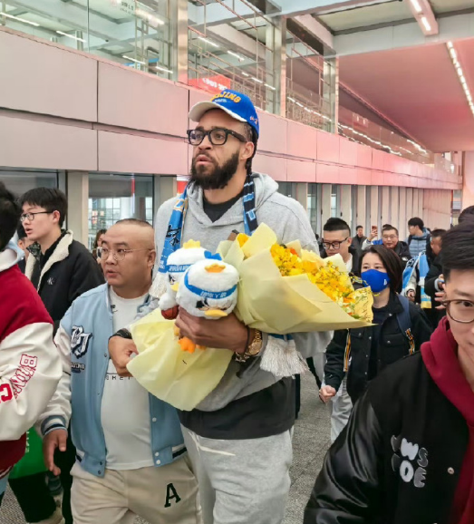 爱游戏登录入口-北京男篮官方：麦基正式抵京将穿0号 搭档周琦组超级双塔冲冠